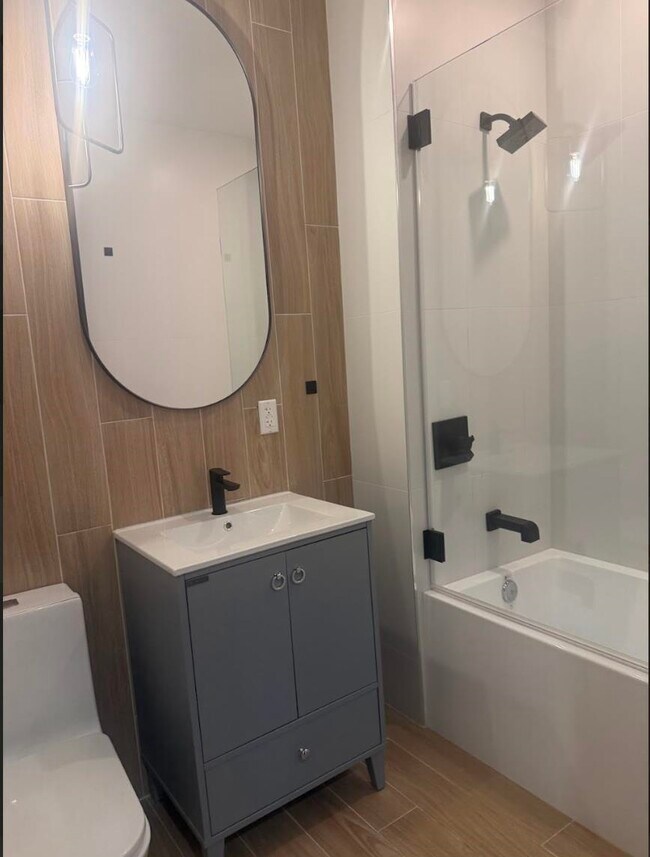 Building Photo - 172 New York Ave