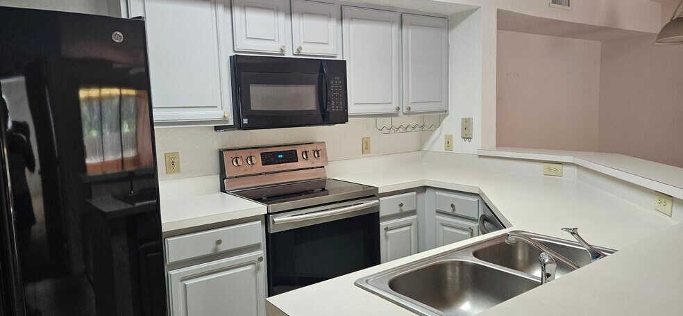 Building Photo - 505 Boardwalk Dr