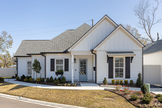 Building Photo - Country Club Cottages