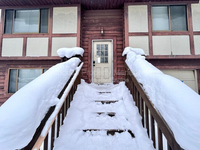 Building Photo - 607 Clayton Ave NW