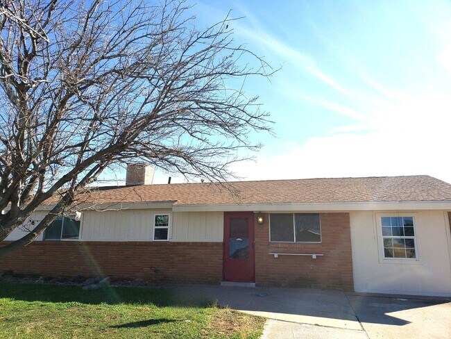 Building Photo - $0 First Month's Rent / $0 Deposit at Move-in