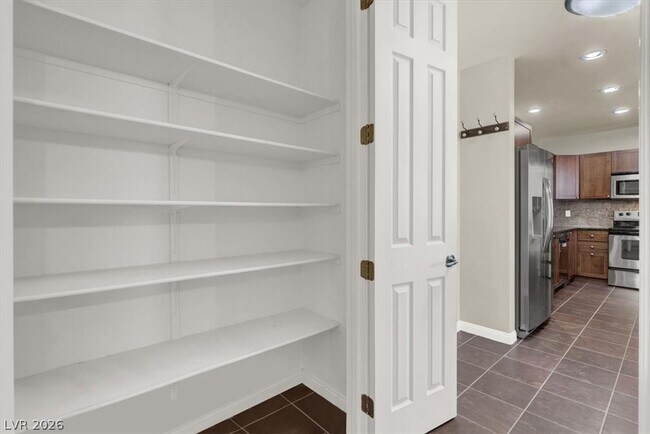 Building Photo - 2405 W Serene Ave