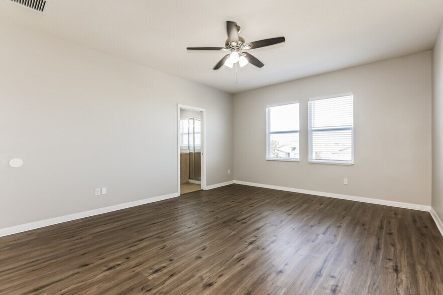 Building Photo - 720 Parker Den Dr