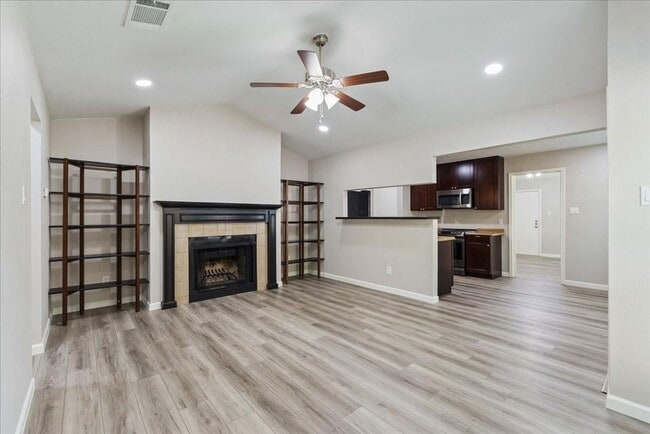 Primary Photo - 13300 Cowdray Park