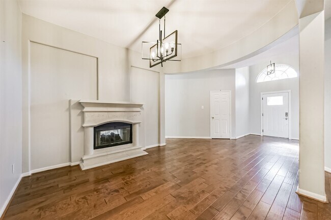 Building Photo - 13203 Yaupon Holly Ln