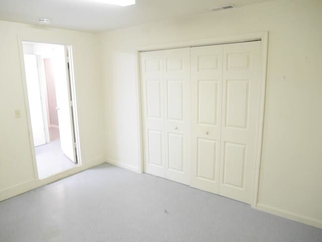 Building Photo - Spacious 3-Bedroom Single-Family Home in E...