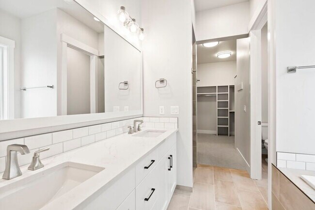 Building Photo - 10692 W Bell Fountain Dr