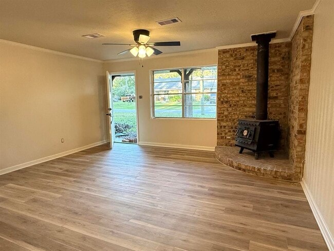Building Photo - 917 W Wildwood Dr