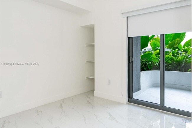 Building Photo - 700 NE 24th St