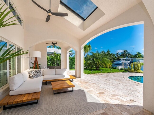 Building Photo - 2118 NE 15th St