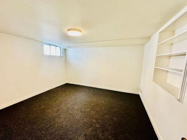 Building Photo - 470 W Pueblo St
