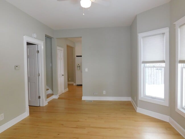Building Photo - Welcoming Victorian with Modern Comforts *...