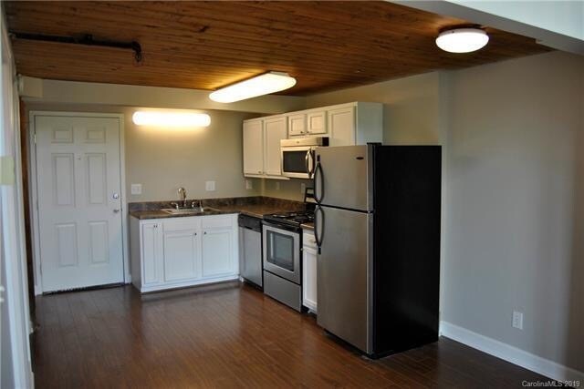 Building Photo - 201 S Hoskins Rd