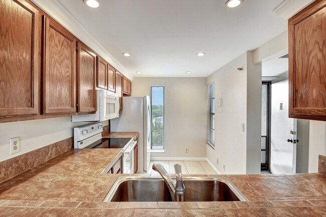 Building Photo - 21 Royal Palm Way