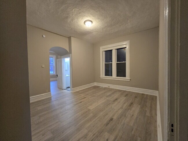 Building Photo - Newly Available 1BR Apartment in South City!