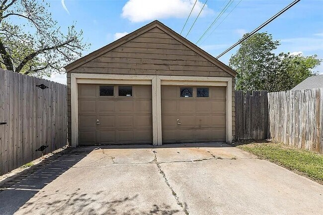 Building Photo - 3601 NW 24th St