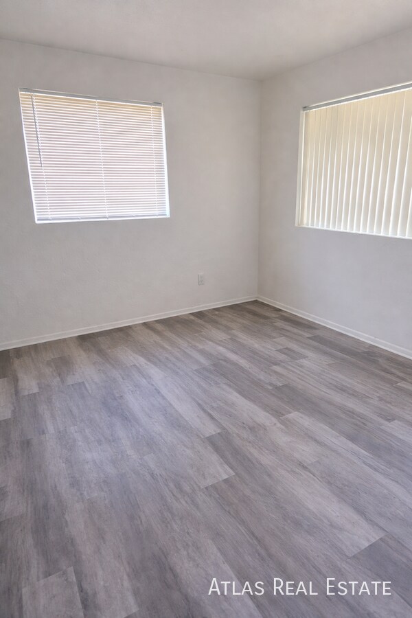 Building Photo - 2512 W Ocotillo Rd