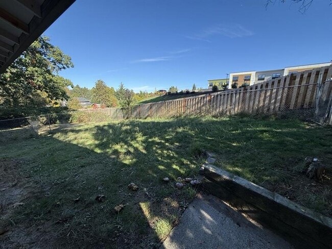 Building Photo - 18675 NW Shadow Lane ~ REFRESHED Rock Creek Duplex with 6 Month lease