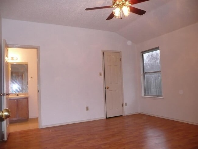 Building Photo - 734 Latteridge Dr