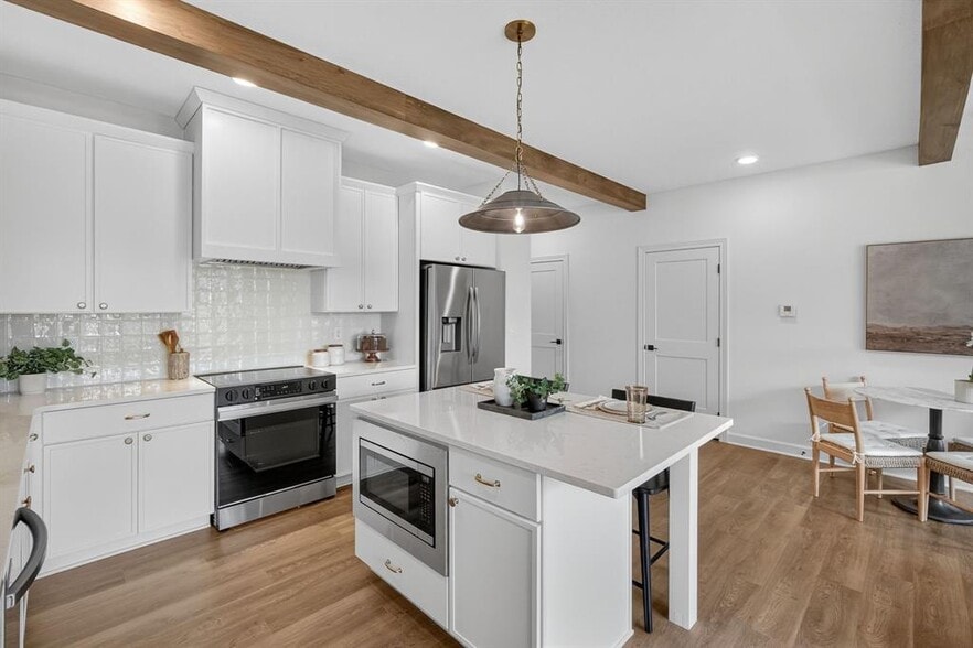 Building Photo - 933 Prime St