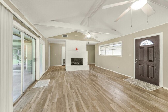 Building Photo - 23807 Red Oak Dr