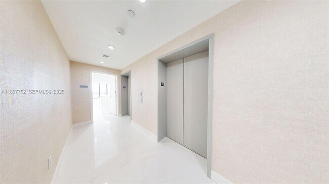 Building Photo - 700 NE 24th St