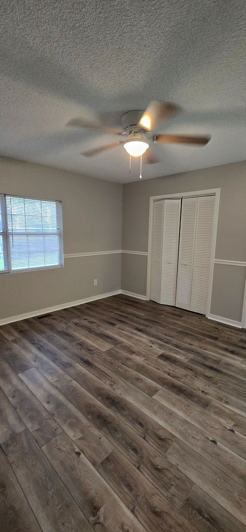 Building Photo - 3 bed 2 bath Condo for rent