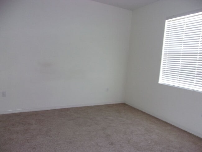 Building Photo - SPRING RIDGE COMMUNITY