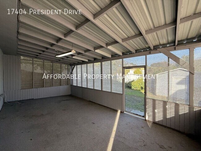 Building Photo - 17404 President Dr