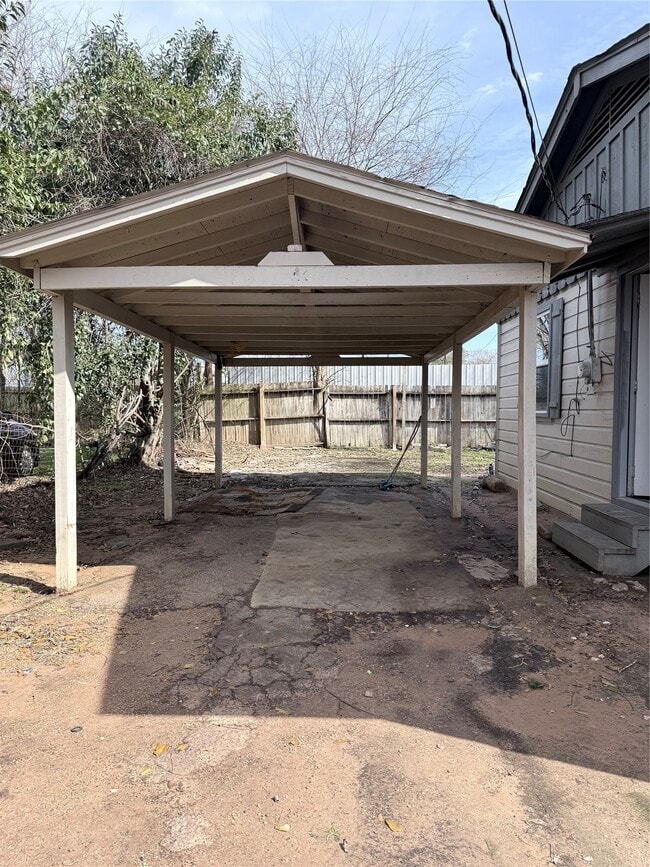 Building Photo - 212 S Main St