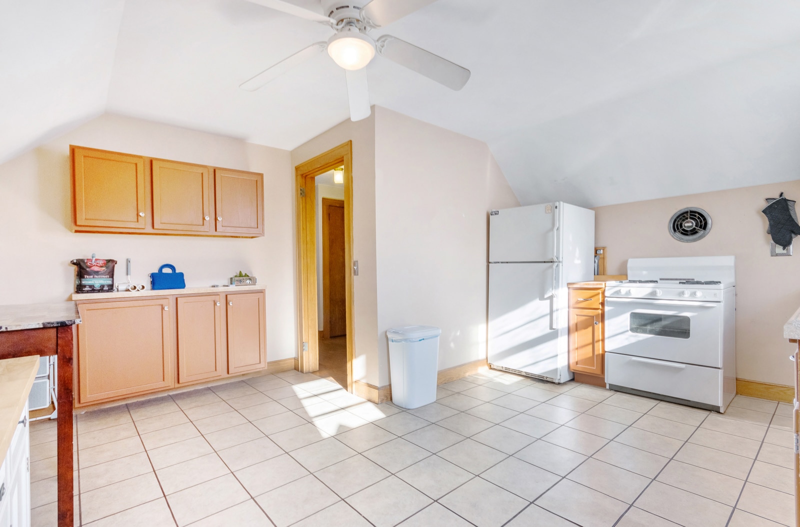 Building Photo - 302 S Brooks St