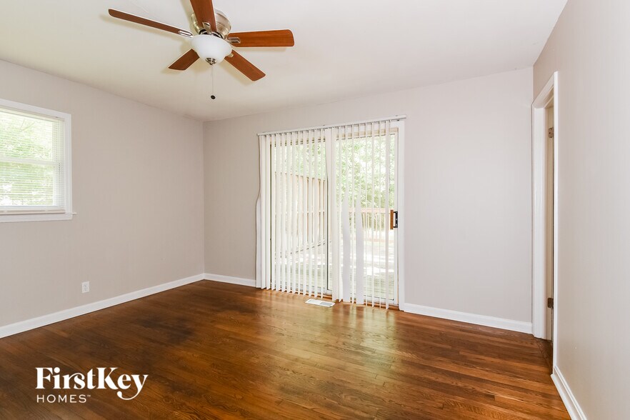 Building Photo - 492 Gresham Rd SW