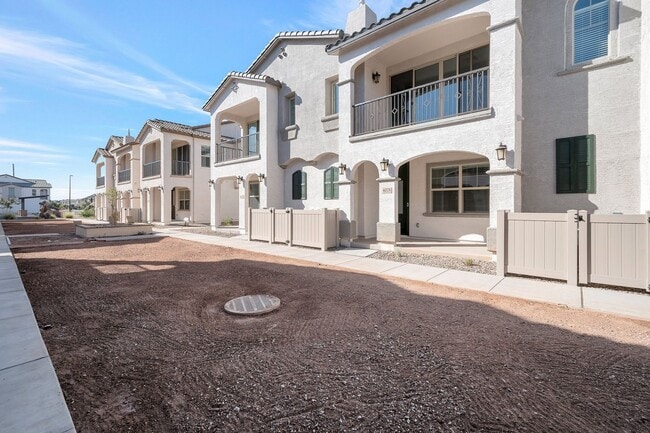 Building Photo - Like Brand New Luxurious Modern 3 Bedroom ...