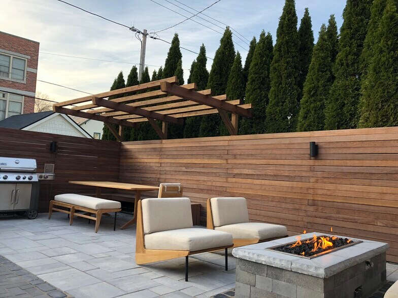 Building Photo - 1659 N Van Buren St