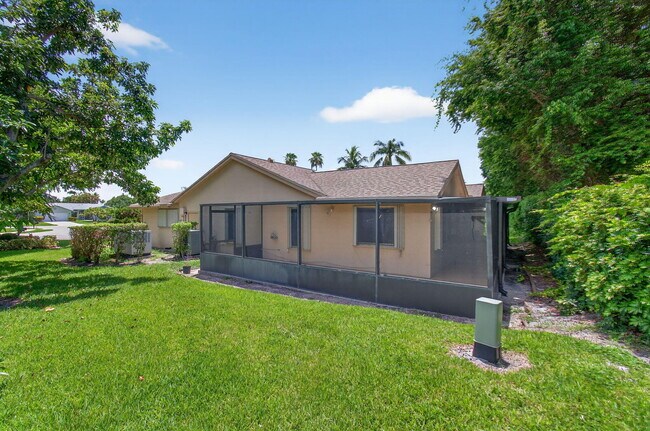 Building Photo - 2925 Riviera Dr