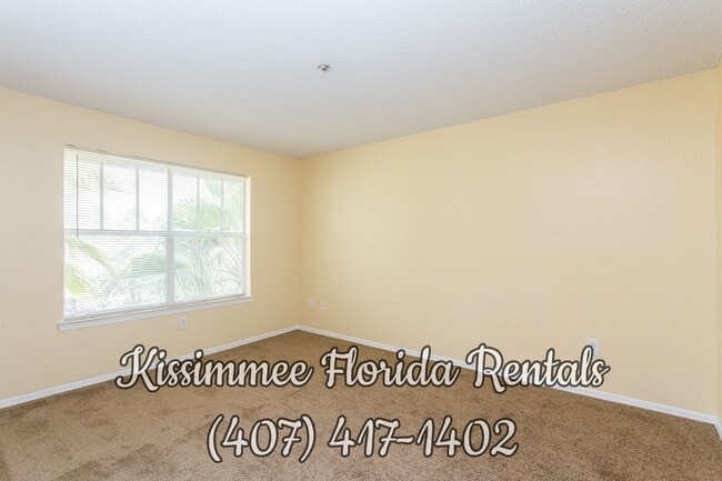 Building Photo - Beautiful third floor unit with 2 bedrooms...