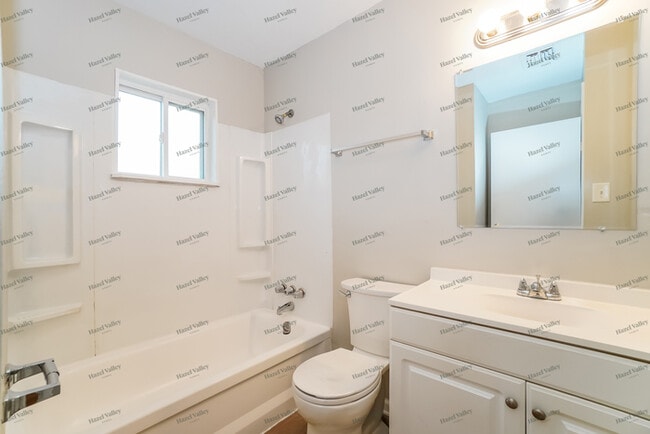 Building Photo - 3930 E Fulton St