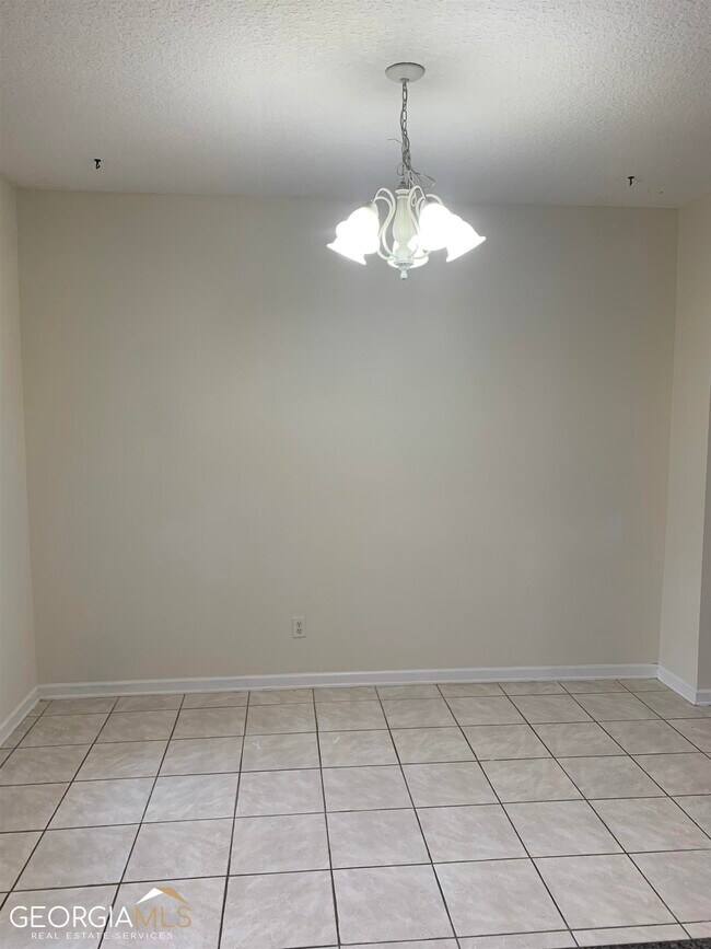 Building Photo - 211 Royal Palms Ave