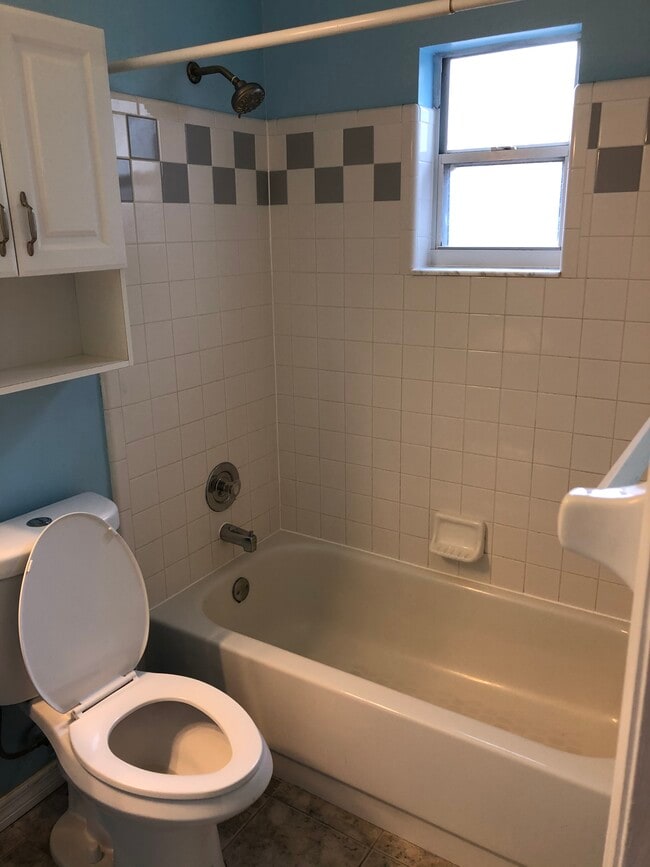 Building Photo - 941 Vista Palma Way