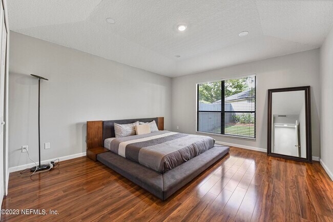 Building Photo - 9126 Trevi Cir W