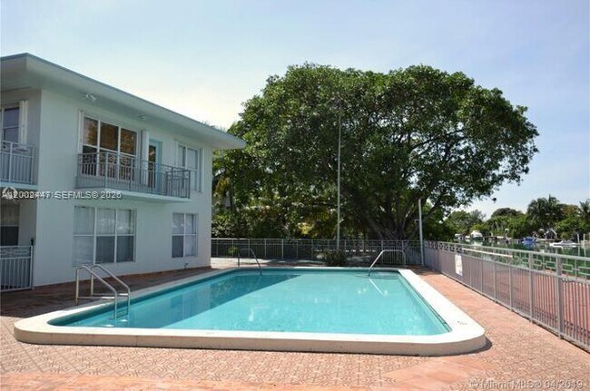 Building Photo - 1255 Marseille Dr