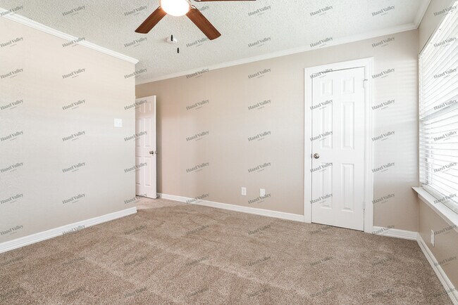 Building Photo - 606 E Springdale Ln