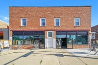 Building Photo - Freshly Renovated 4BR Apartment
