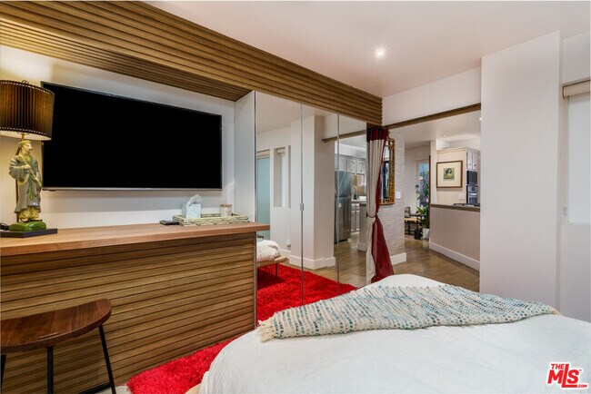 Building Photo - 2066 Glencoe Way