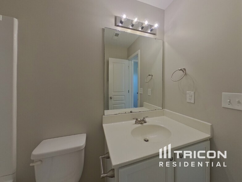 Building Photo - 4604 Montelena Dr