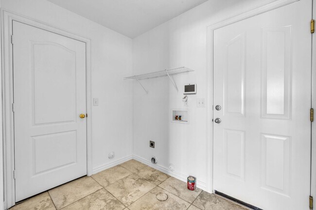 Building Photo - 3 Bedroom 2 Bathroom Home in Saratoga Springs!!