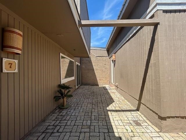 Building Photo - 7 Northwood Dr