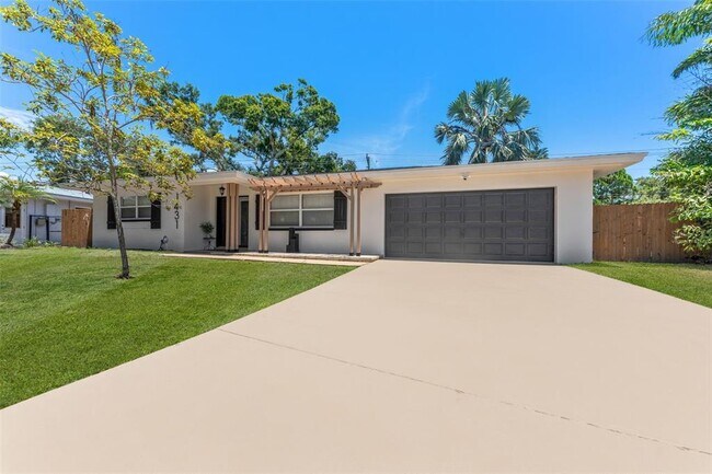 Building Photo - 1431 San Helen Dr
