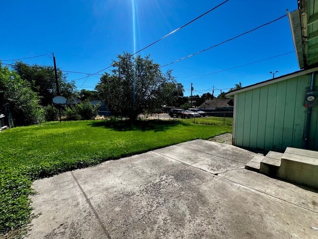 Building Photo - Non-Refundable & Security Deposit Total: $1500.00