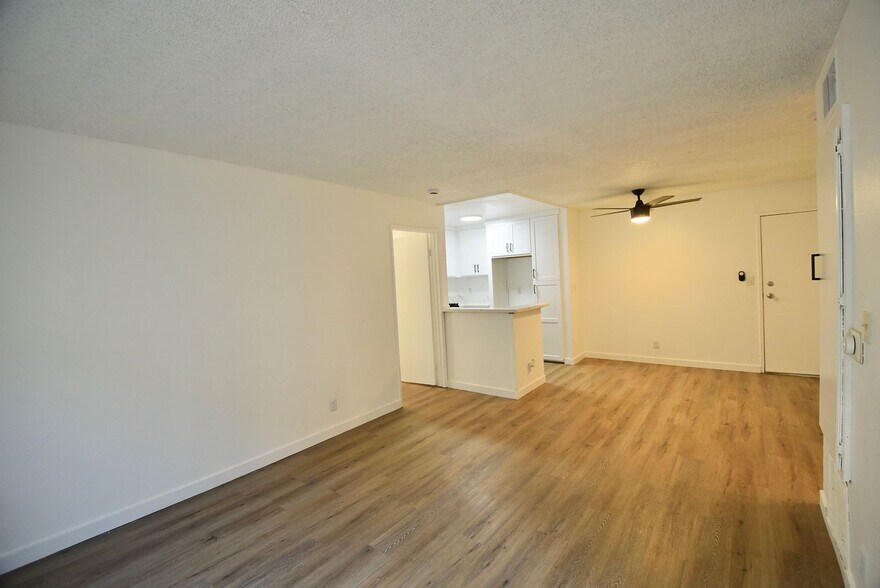 Building Photo - 7032 Remmet Ave